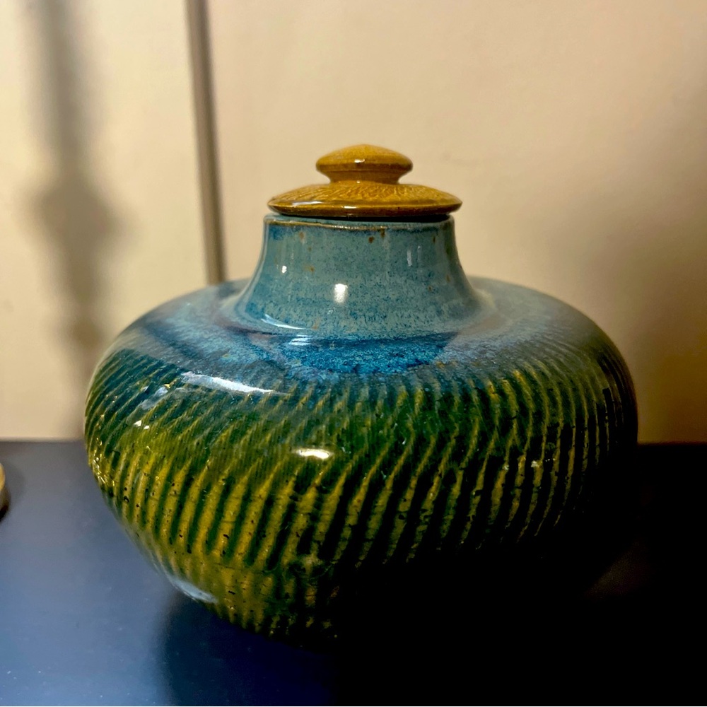 Wheel Art Pottery Stamped Signed Blue With Lid DAT POTTERY
Rare find
